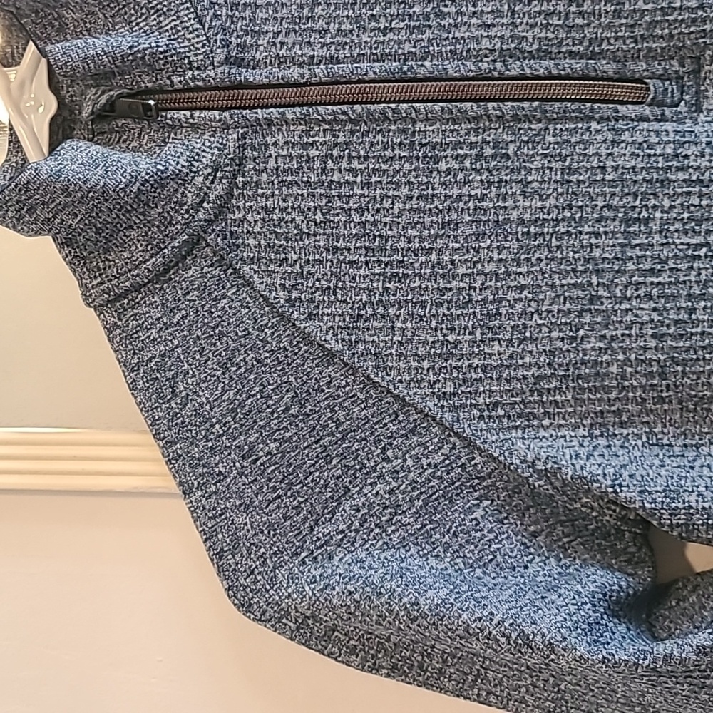 Lululemon Atletica Long Sleeves Active Top, Size 2, Color Light Blue 👌 ✨️ 😀 - Picture 7 of 16